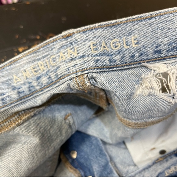 American Eagle 90’s Boyfriend Jean Shorts Button Fly Destroyed Womens 16 - Picture 5 of 8